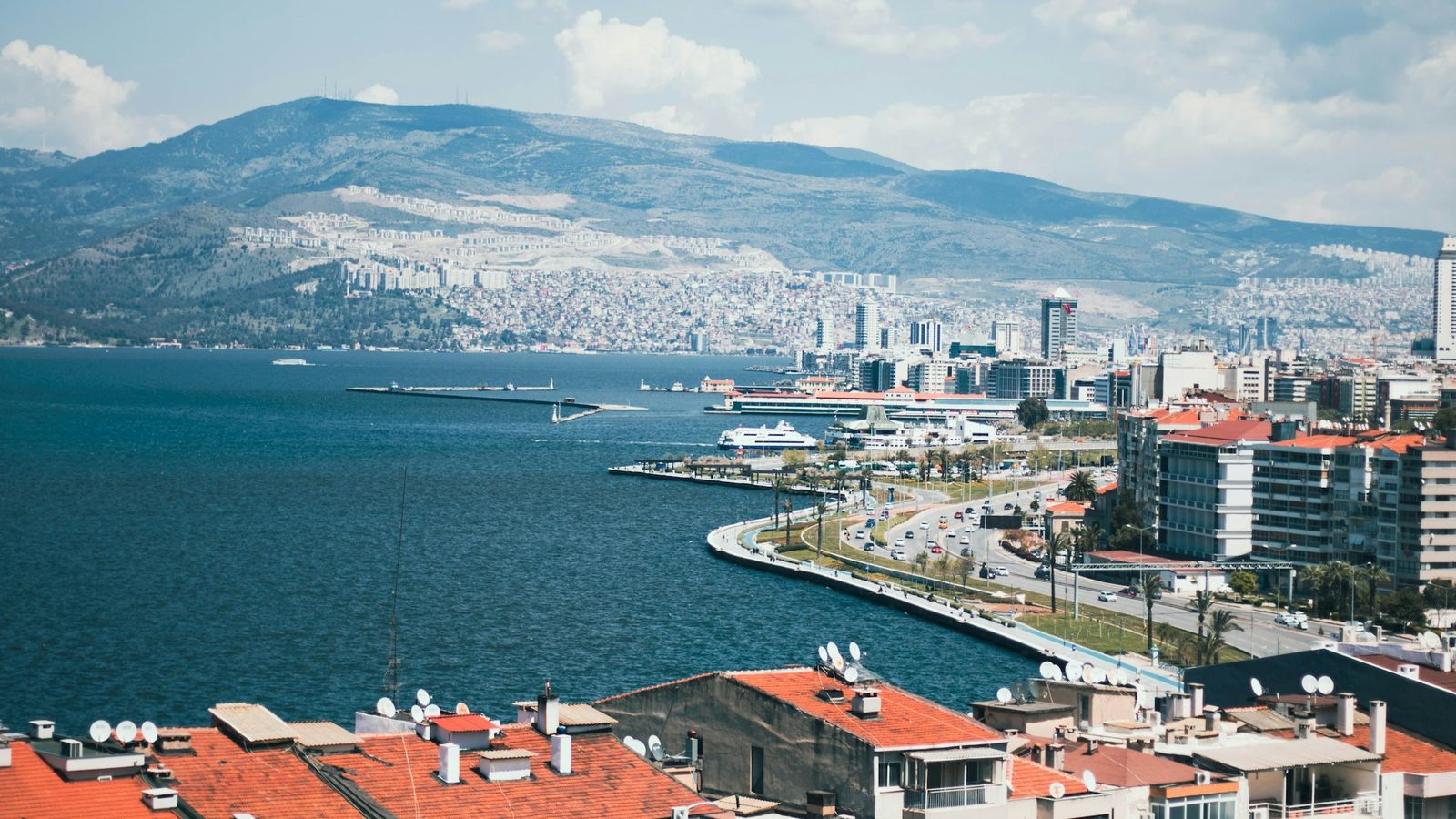 İzmir Adnan Menderes Havalimanı Araç Kiralama